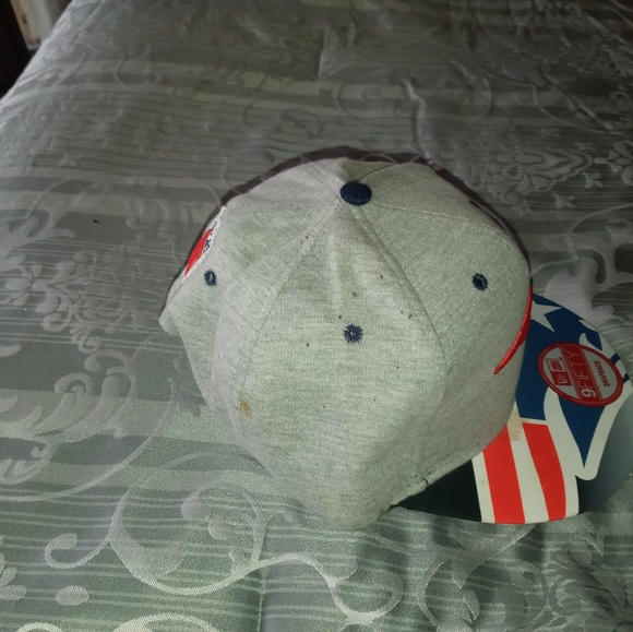 NFL and NBA snapbacks pre-owned still in good cond - Picture 15 of 16